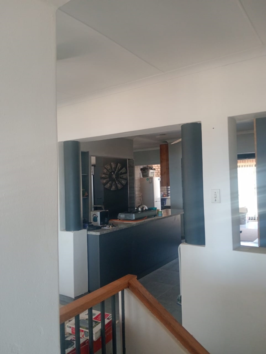 To Let 3 Bedroom Property for Rent in Wavecrest Eastern Cape